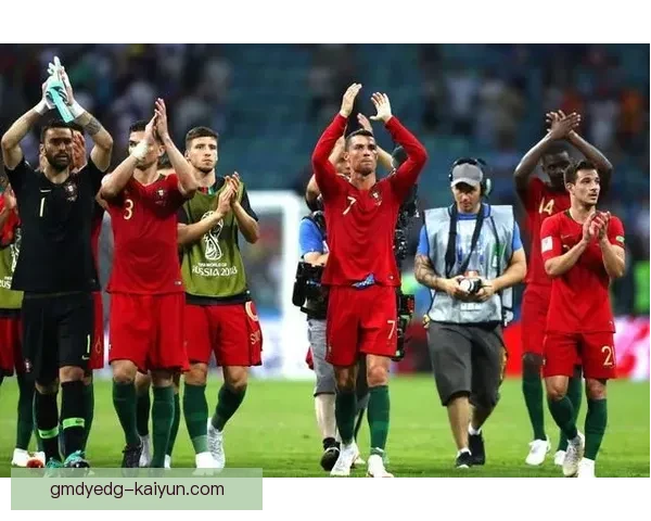 西班牙队回顾2010年夺冠之路，展现坚持与拼搏值得关注